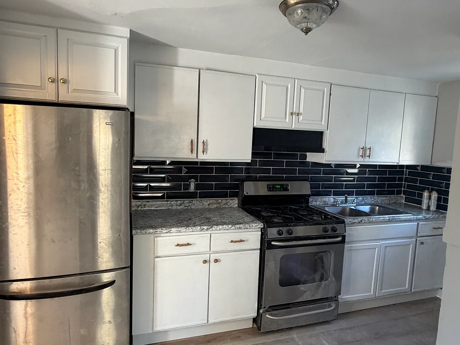 5 bed, 1700 sqft, $2,500 — Photo 2