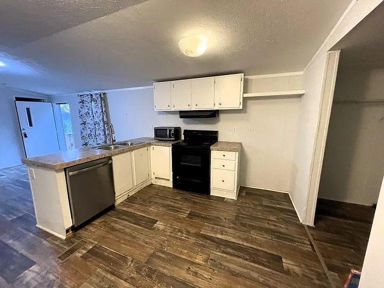 10025 E Georgia #136 — Photo 2