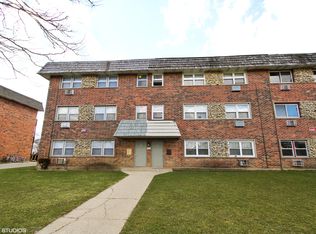 7191 Astor B, hanover park, IL 60133