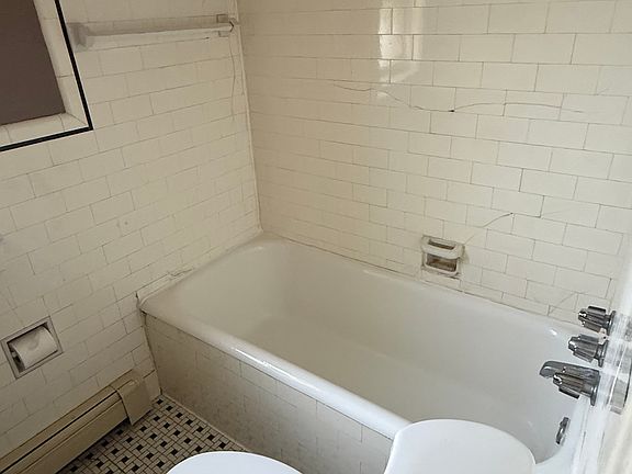 4th image of 856 Amherst St #15