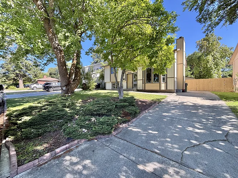 3820 E 21st Ave — Photo 3