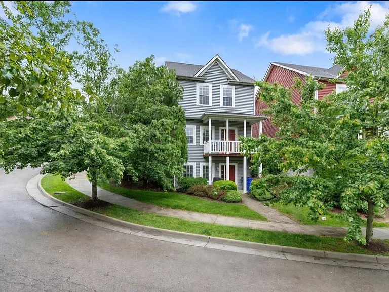 301 Courtney Cir — Photo 3