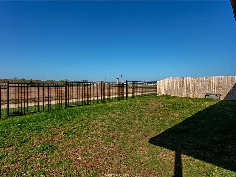 6214 Darlington Ave — Photo 14