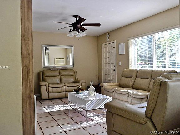 5th image of 481 N Melrose Dr