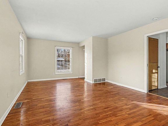 4th image of 113 Doverdale Ln