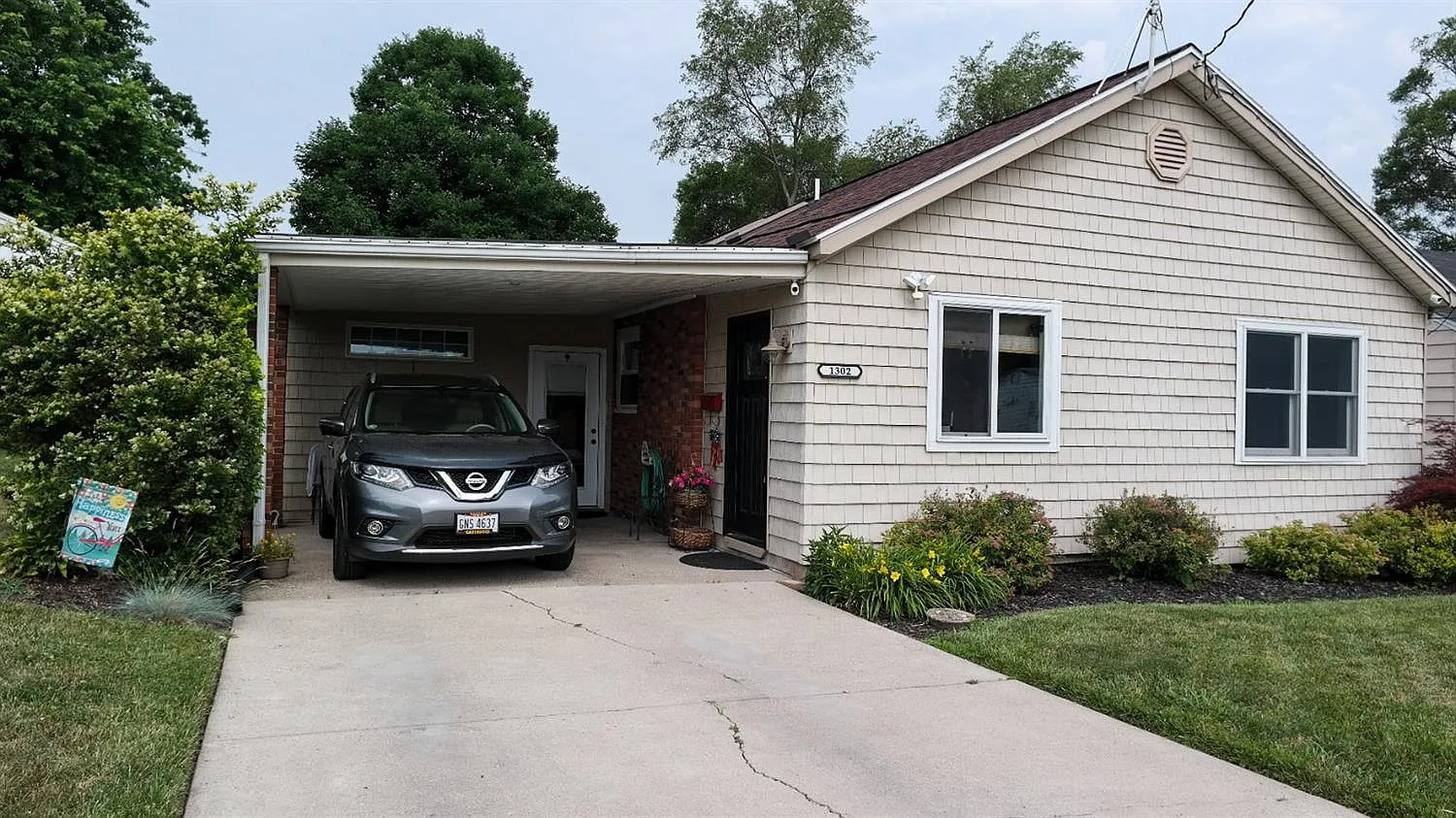 1302 Elwood St photo 1