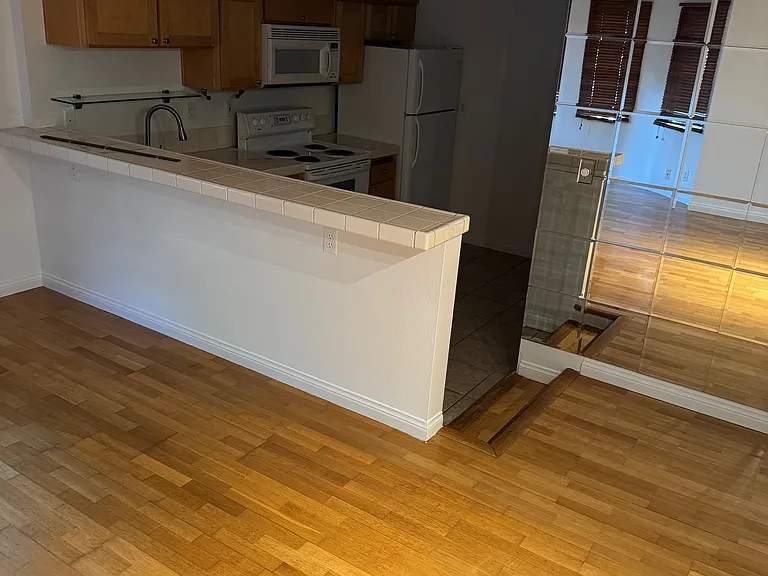 540 N Rossmore Ave #100 — Photo 7
