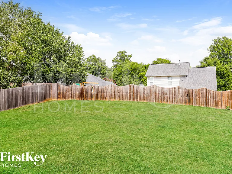 705 Hawthorn Ridge Dr — Photo 18