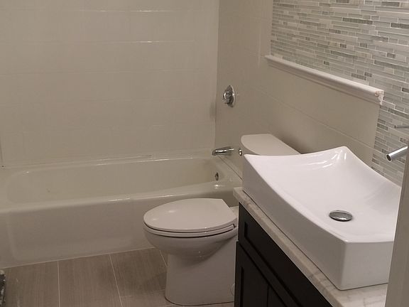 4th image of 10 Cedarwood Ln