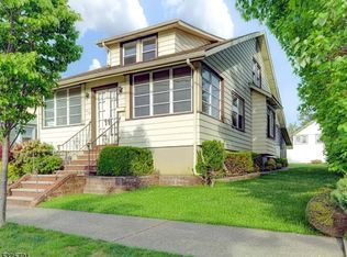 213 4th Ave, Hawthorne, NJ 07506