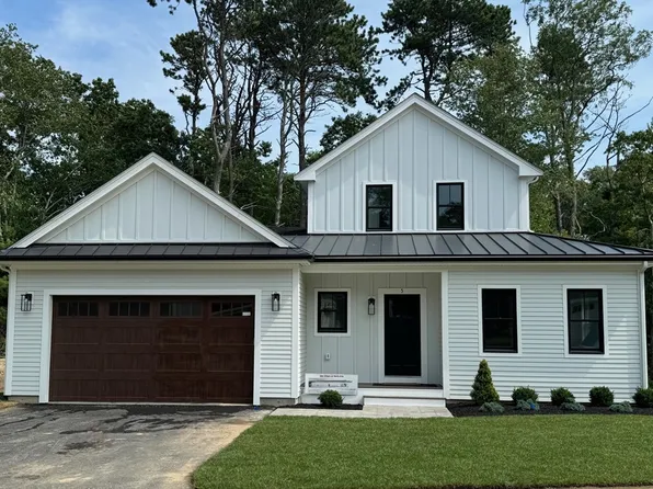 12 Josiah Path, Falmouth, MA 02540