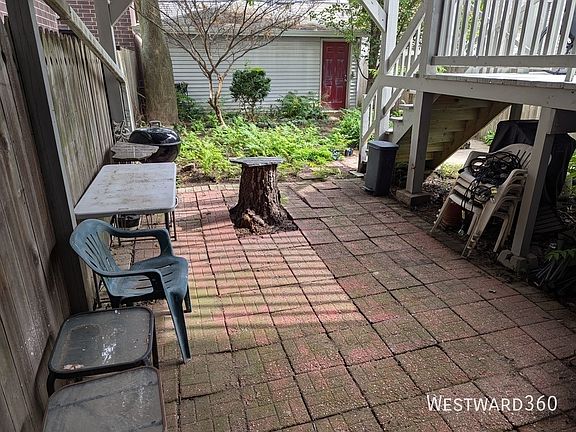 5th image of 1528 W Wellington Ave #G