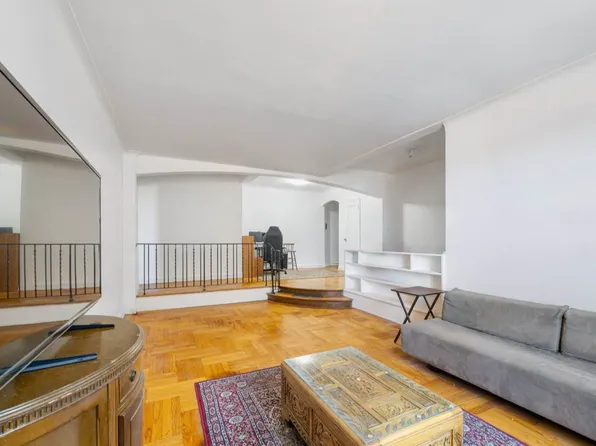 72-15 37th Avenue image 3 of 9