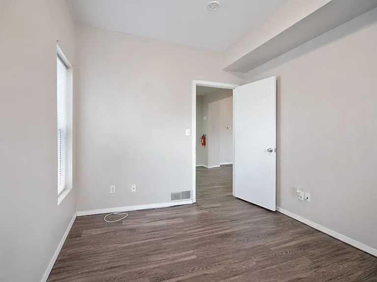 2116 College St - Cedar Falls — Photo 20