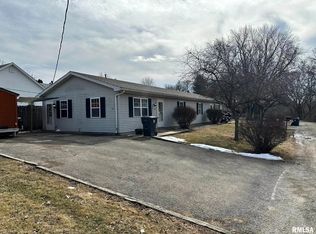 754 W Walnut St, Canton, IL 61520