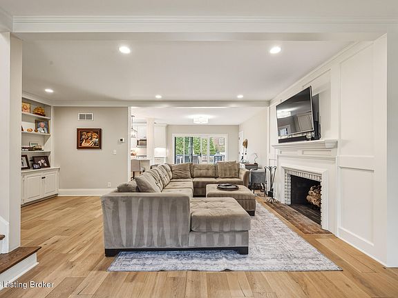 3rd image of 5603 Timber Ridge Dr