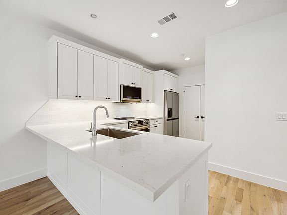 5th image of 6345 Richmond Ave #3