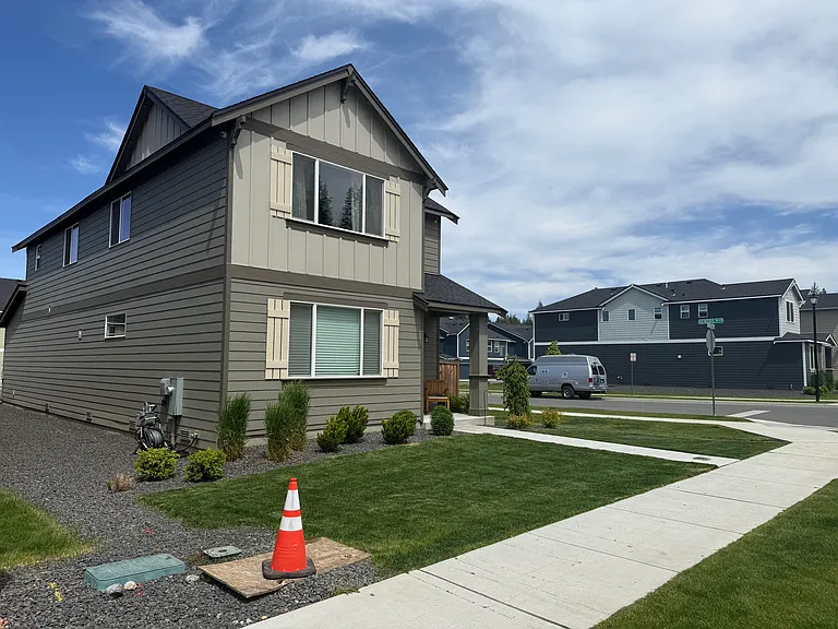 255 E Sandmyrtle Ave — Photo 2