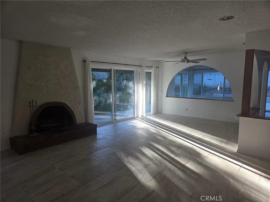 3 bed, 1900 sqft, $3,800 — Photo 3