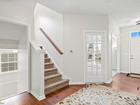 3rd image of 1054 Kings Cross Dr