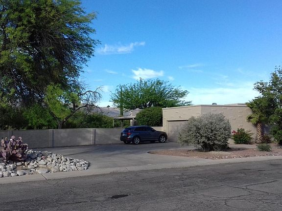 3rd image of 7705 E Knollwood Ter