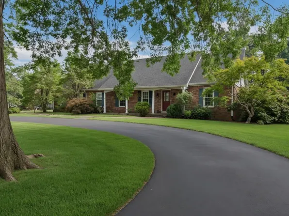 518 Drakesborough Dr, Bowling Green, KY 42103