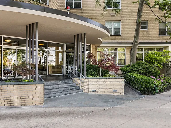 200 E End Ave APT 8B, New York, NY 10128