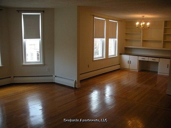 2nd image of 1589 Beacon St #5ER