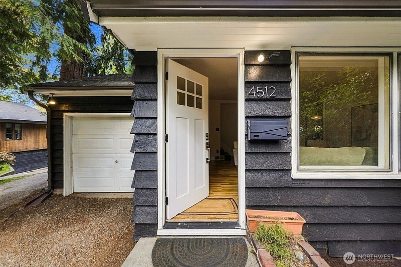 5th image of 4512 SW Director Place