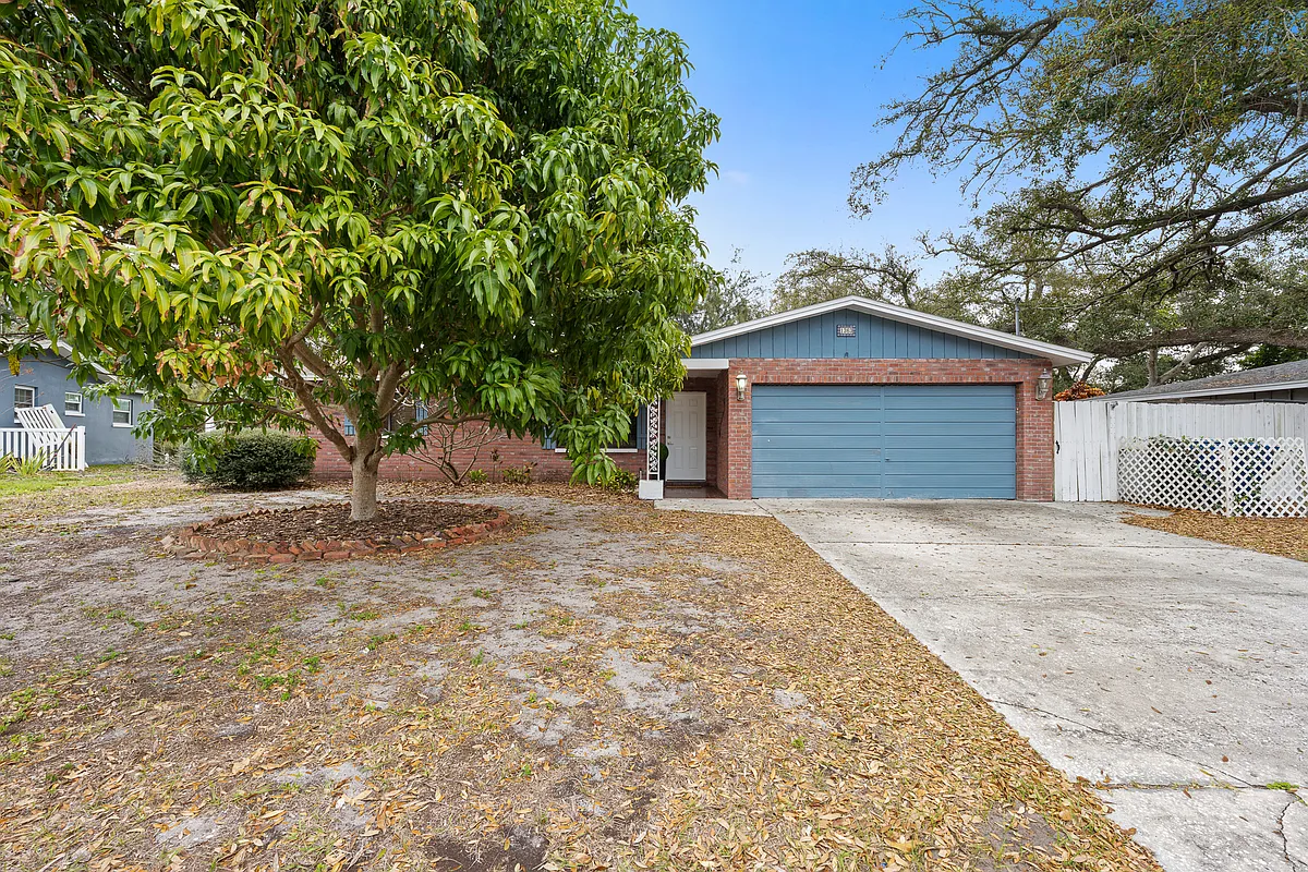 Building Photo - 1363 Essex Dr
