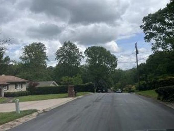 Exterior Neighborhood (street photo)