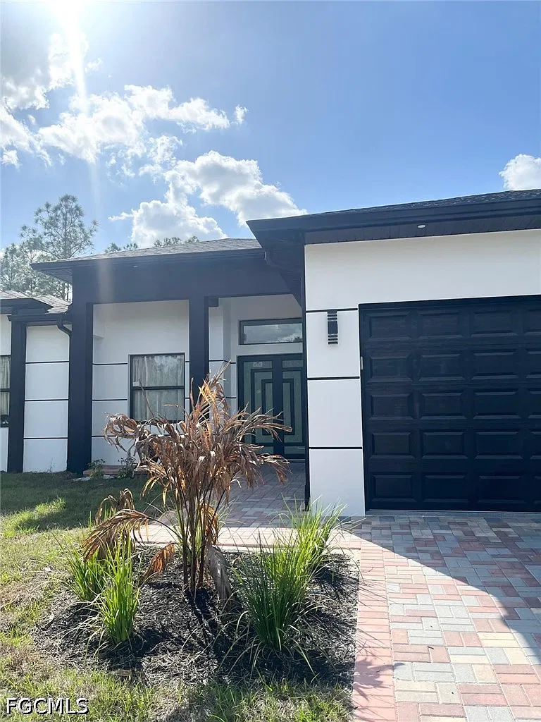 4 bed, 2.0 bath, 1670 sqft, $2,250 — Photo 3