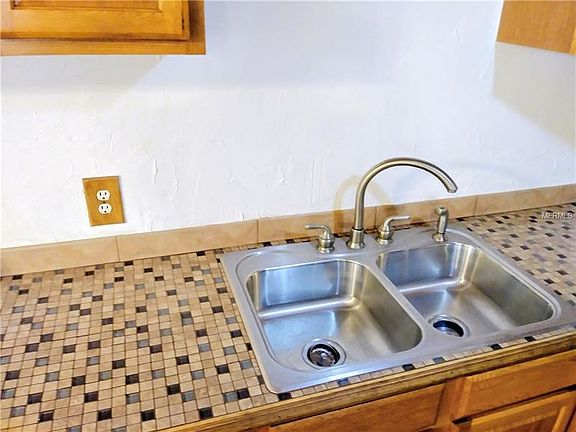 4th image of 211 N Truett St