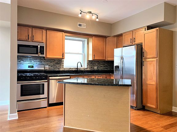 3rd image of 6531 S Woodlawn Ave #3S