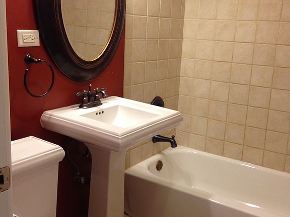 5th image of 644 W Arlington Pl APT 4A