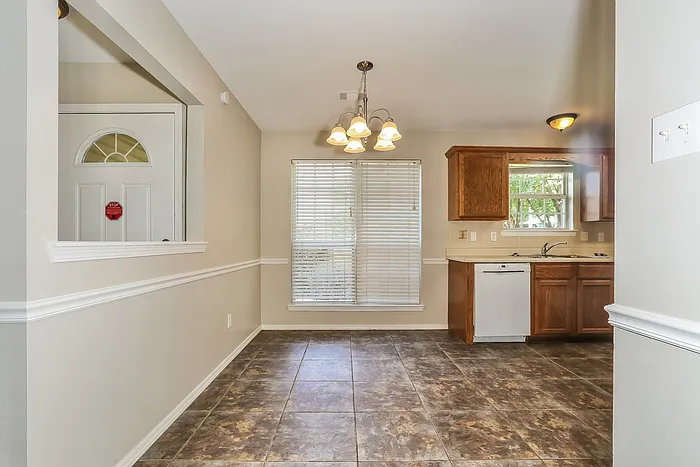 3 bed, 2.0 bath, 1300 sqft, $1,625 — Photo 4