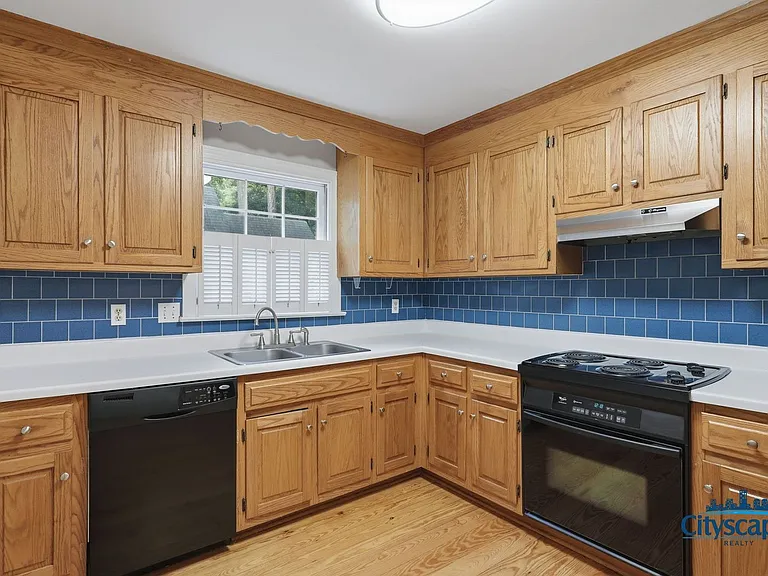1612 Greenfield Dr — Photo 12