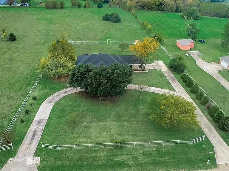 3403 County Road 1157 — Photo 27