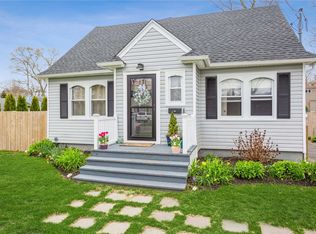 203 Asharoken Blvd, Bay Shore, NY 11706