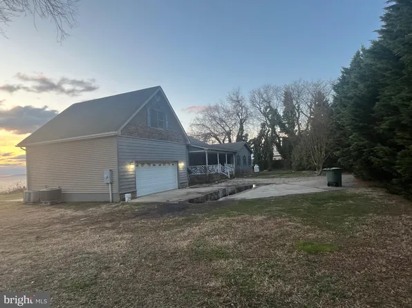 465 Barracks Beach Dr, Colonial Beach, VA 22443