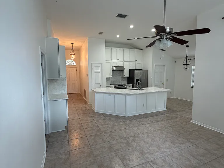 2301 Oakhurst Ct — Photo 2