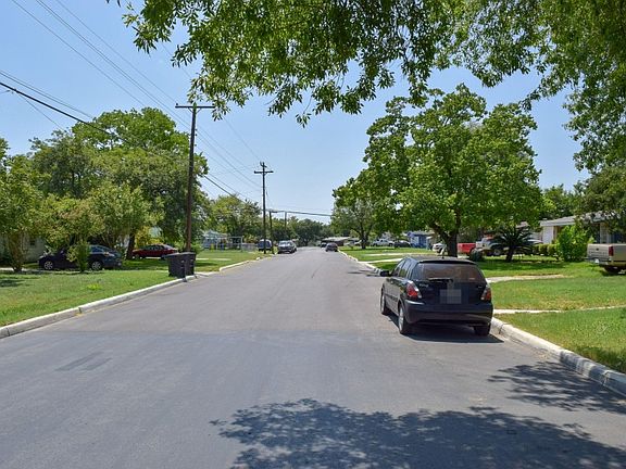 4th image of 223 Pickwell Dr