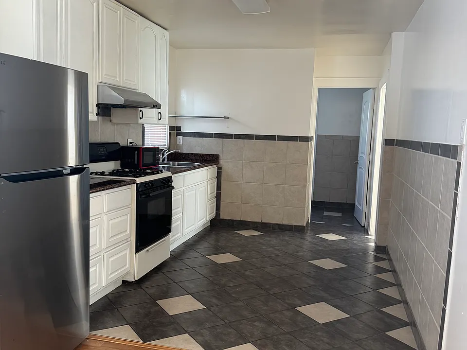 2950 Telegraph Ave #200