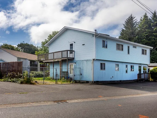 135 SW Strawberry Ln, Waldport, OR 97394