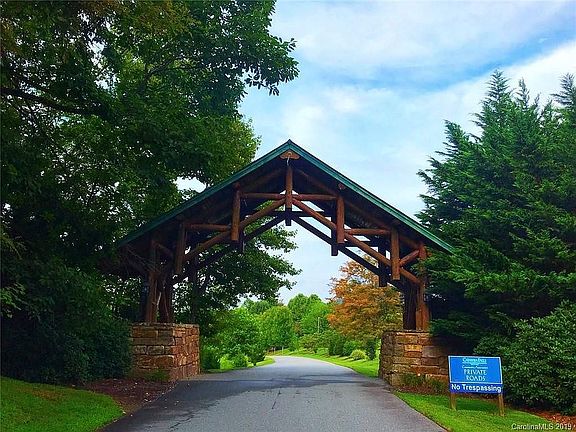  Entrance arch