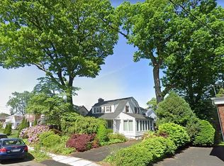 110 Elmwood Ter #110, Linden, NJ 07036