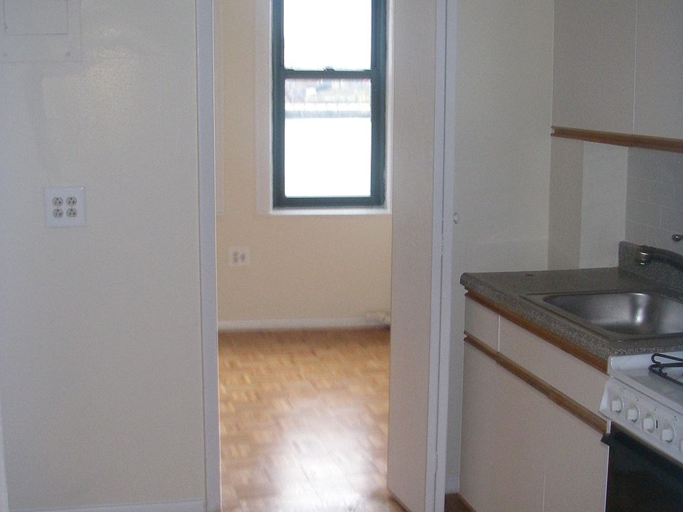 2nd image of 542 E 79th St