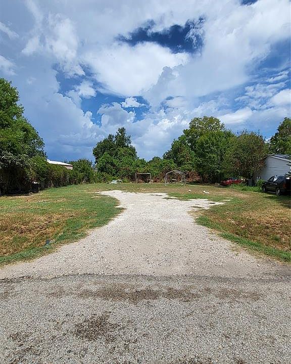1st image of 527 Teakwood Avenue