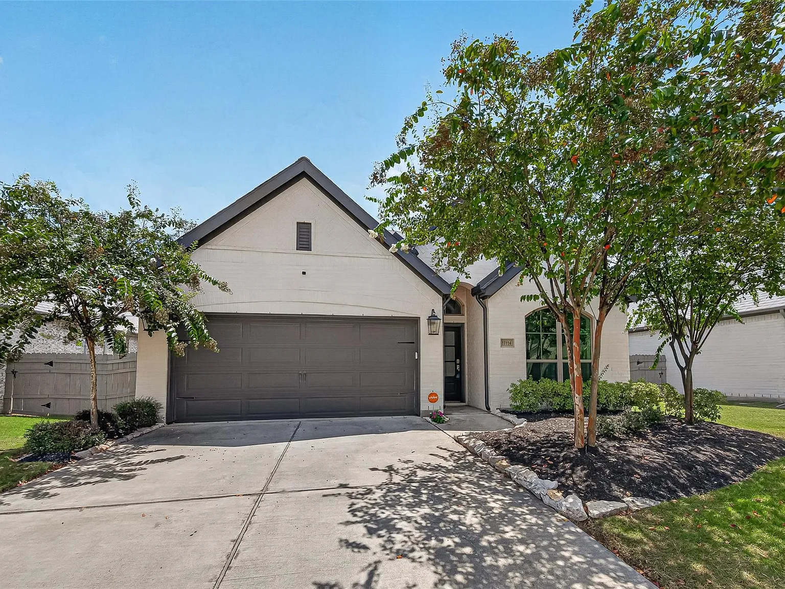 3 bed, 2.0 bath, 1998 sqft, $2,400 — Photo 2