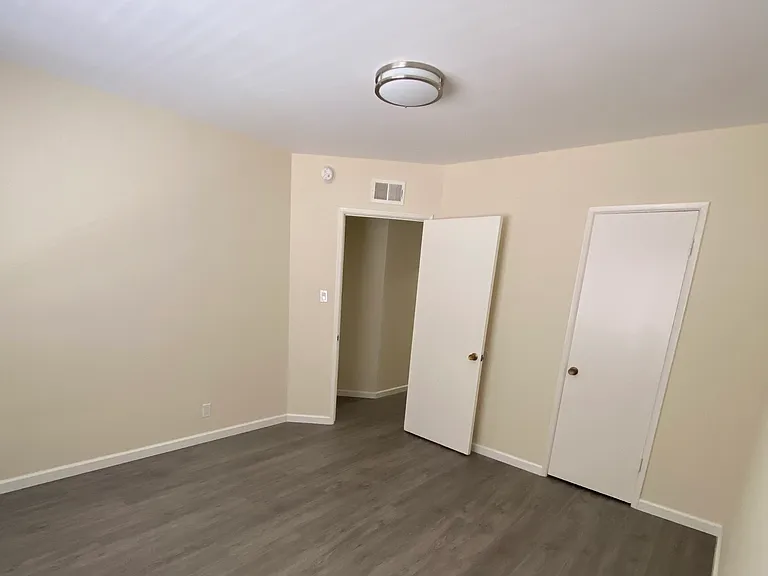 13418 Moorpark St #4 — Photo 10